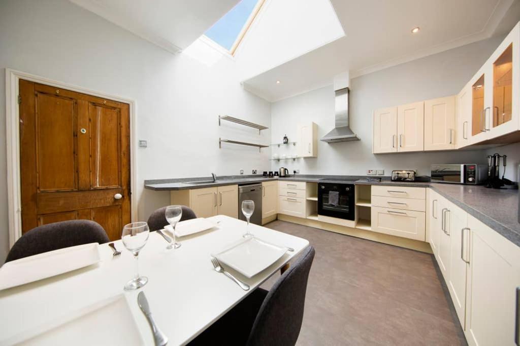 Clifton Spacious 3 Bed Apt & Parking - Simplycheckin Bristol Esterno foto