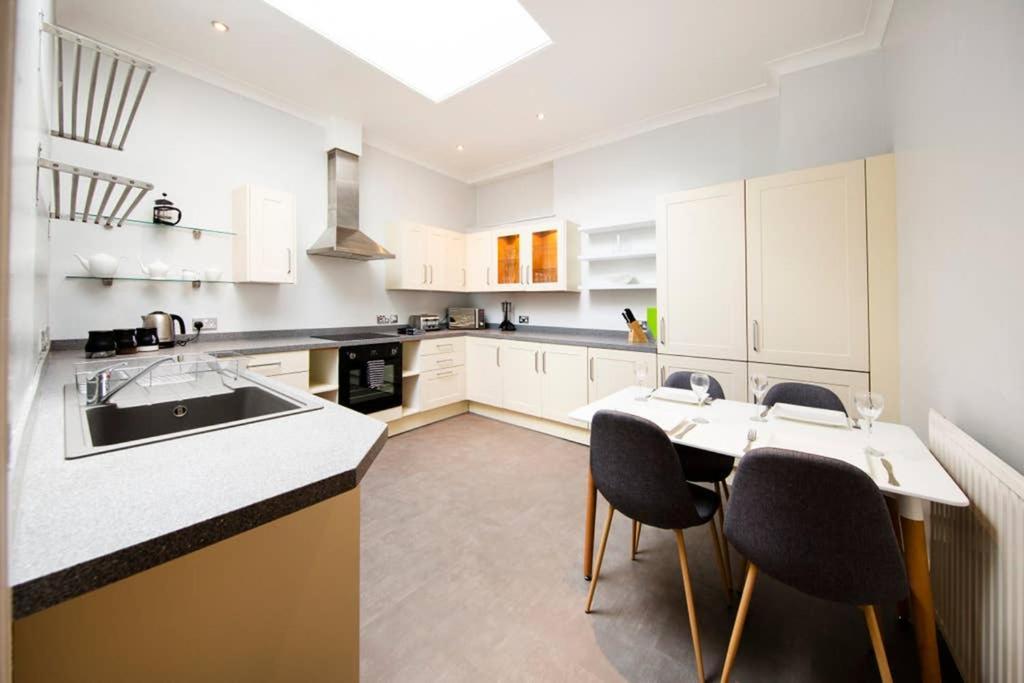 Clifton Spacious 3 Bed Apt & Parking - Simplycheckin Bristol Esterno foto